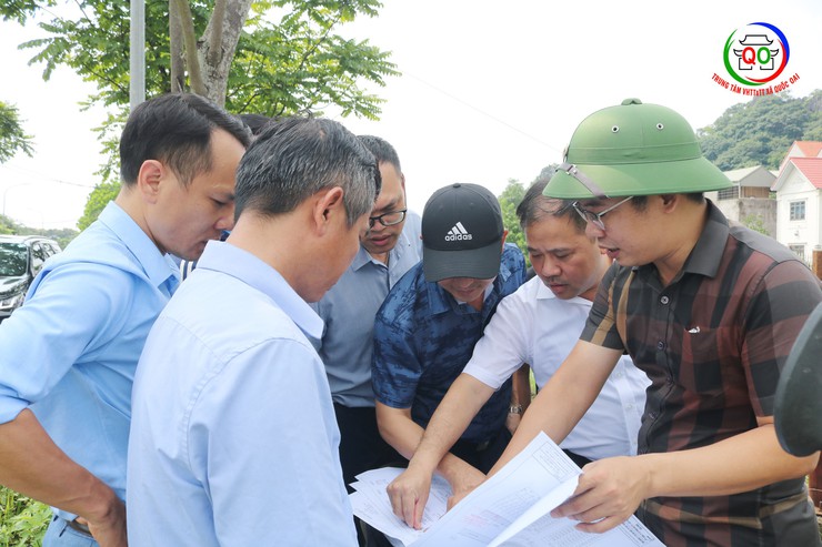 Chủ tịch UBND xã Quốc Oai Nguyễn Trung Thành kiểm tra, tháo gỡ khó khăn trong công tác GPMB phục vụ Dự án xây dựng Hạ tầng kỹ thuật khu Đất dịch vụ nhà ở Sài Sơn- Ảnh 4.