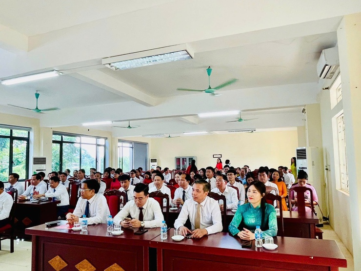 Xã Yên Bài tổ chức hội nghị công bố các quyết định thành lập các phòng ban, đơn vị trực thuộc và bổ nhiệm cán bộ.- Ảnh 4.
