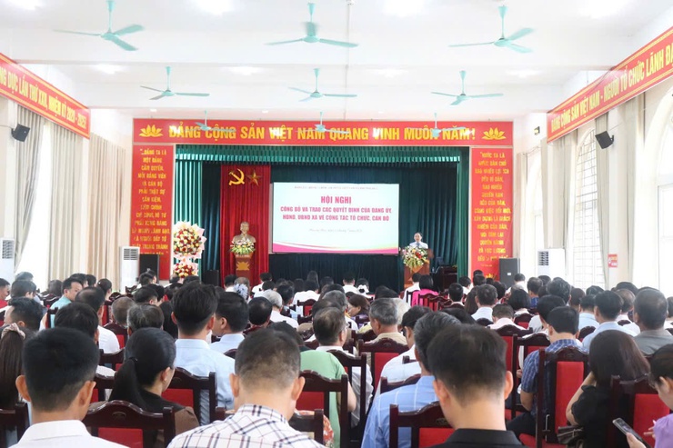 Hội nghị công bố và trao quyết định của Đảng ủy, HĐND, UBND xã về công tác tổ chức cán bộ- Ảnh 7.