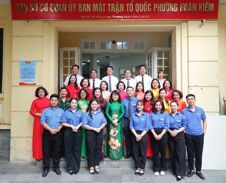 Lễ treo biển Cơ quan Ủy ban MTTQ Việt Nam phường Hoàn Kiếm- Ảnh 2.