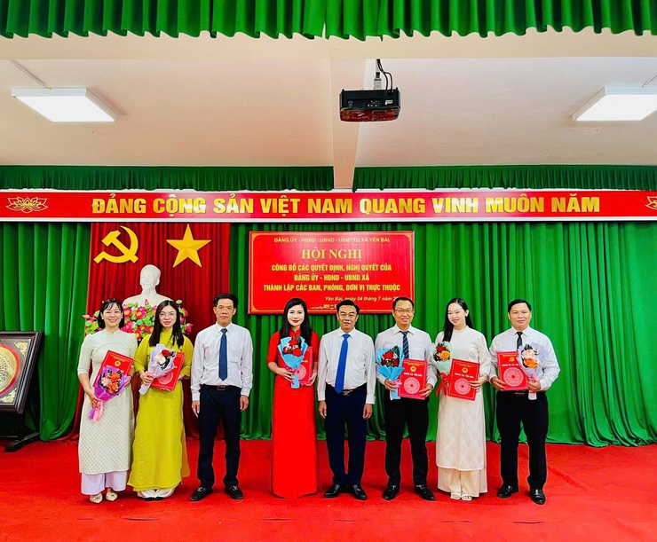 Xã Yên Bài tổ chức hội nghị công bố các quyết định thành lập các phòng ban, đơn vị trực thuộc và bổ nhiệm cán bộ.- Ảnh 6.