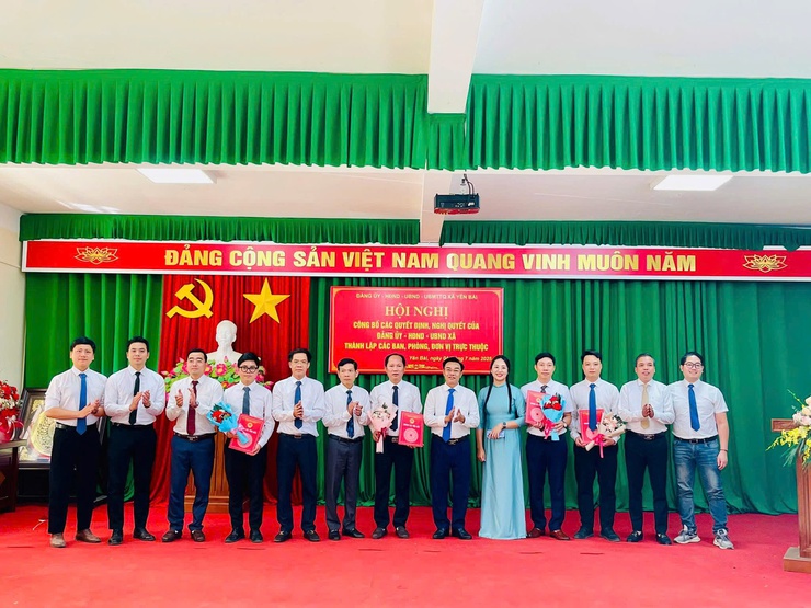 Xã Yên Bài tổ chức hội nghị công bố các quyết định thành lập các phòng ban, đơn vị trực thuộc và bổ nhiệm cán bộ.- Ảnh 7.