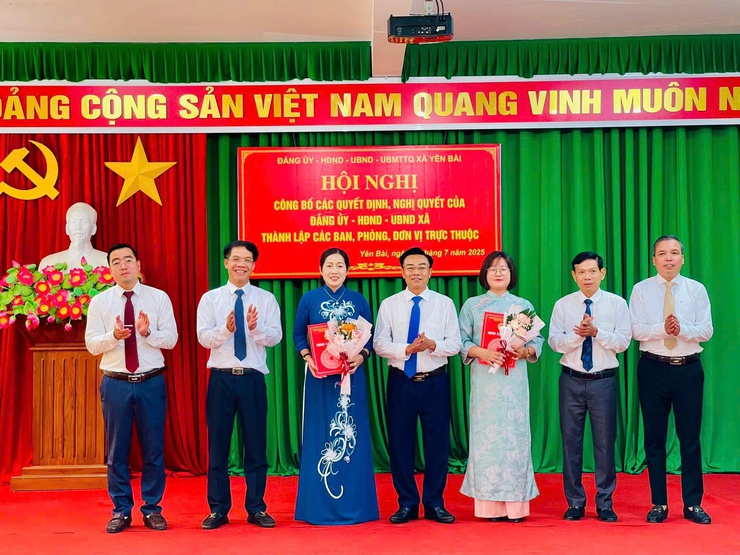 Xã Yên Bài tổ chức hội nghị công bố các quyết định thành lập các phòng ban, đơn vị trực thuộc và bổ nhiệm cán bộ.- Ảnh 8.