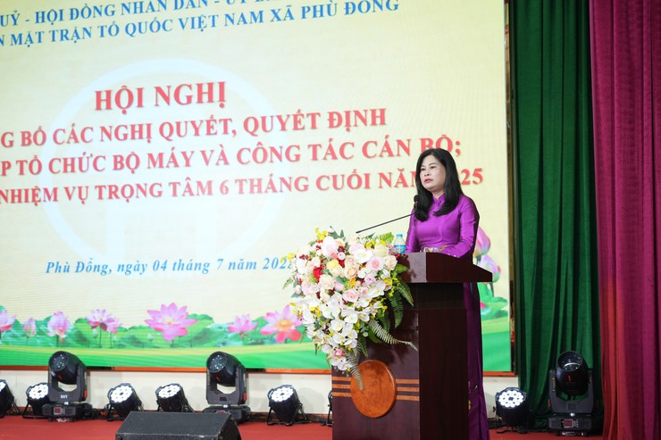 Đảng ủy - HĐND - UBND - Ủy ban MTTQ Việt Nam xã Phù Đổng tổ chức Hội nghị công bố các nghị quyết, quyết định về tổ chức bộ máy và công tác cán bộ của xã; triển khai nhiệm vụ trọng tâm 6 tháng cuối năm 2025.- Ảnh 9.