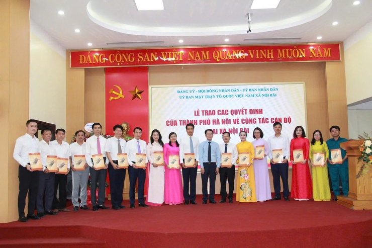  LỄ TRAO CÁC QUYẾT ĐỊNH CỦA THÀNH PHỐ HÀ NỘI VỀ CÔNG TÁC CÁN BỘ TẠI XÃ NỘI BÀI- Ảnh 3.