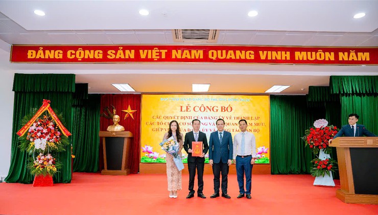 Sau thành lập, Đông Ngạc bắt tay ngay vào việc, không để người dân phải chờ- Ảnh 3. Sau thành lập, Đông Ngạc bắt tay ngay vào việc, không để người dân phải chờ- Ảnh 3.