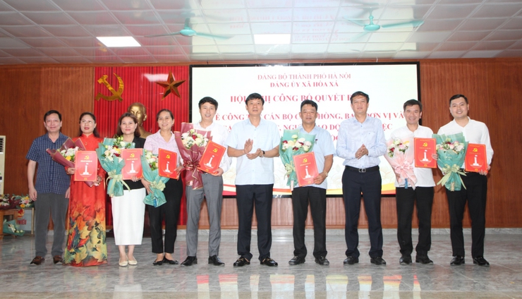 HÒA XÁ: CÔNG BỐ CÁC QUYẾT ĐỊNH VỀ TỔ CHỨC BỘ MÁY VÀ CÔNG TÁC CÁN BỘ- Ảnh 2.