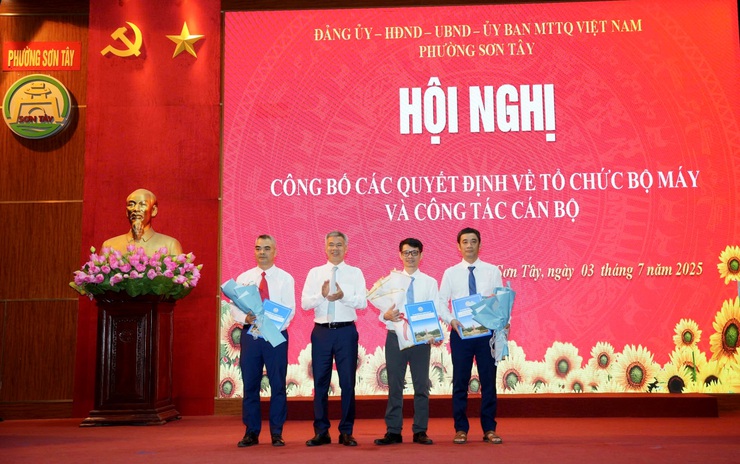 Phường Sơn Tây công bố các quyết định về tổ chức bộ máy và công tác cán bộ- Ảnh 3.