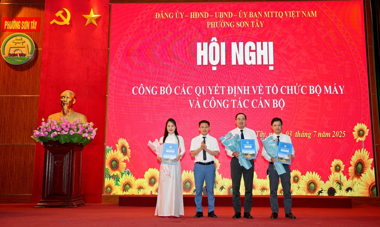 Phường Sơn Tây công bố các quyết định về tổ chức bộ máy và công tác cán bộ- Ảnh 5.