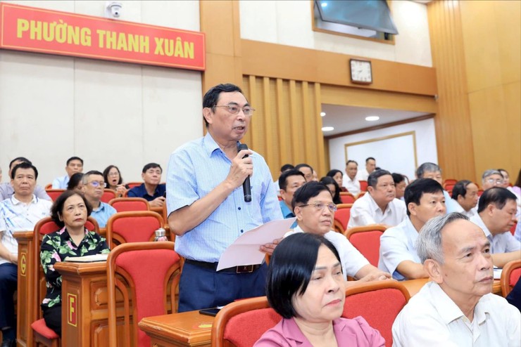 Đại biểu Quốc hội tiếp xúc cử tri sau kỳ họp thứ chín Quốc hội khóa XV
- Ảnh 4.