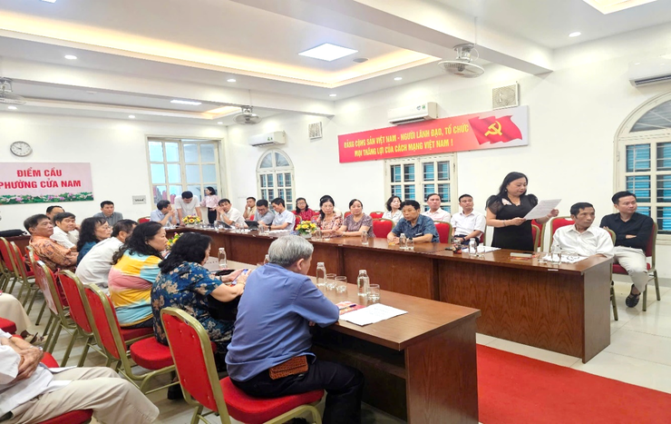 Đoàn đại biểu Quốc hội thành phố Hà Nội tiếp xúc với cử tri các xã, phường thuộc đơn vị bầu cử số 2 sau kỳ họp thứ Chín, Quốc hội khóa XV- Ảnh 4.