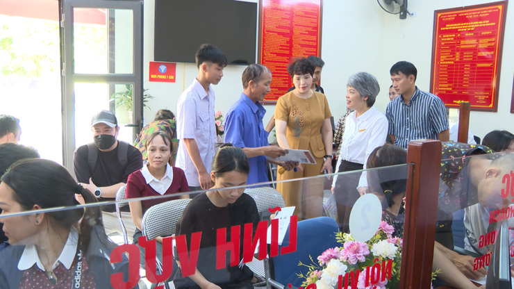 Đồng chí Nguyễn Trung Thuận - Bí thư Đảng ủy, Chủ tịch HĐND xã An Khánh thăm Điểm phục vụ hành chính công- Ảnh 2.