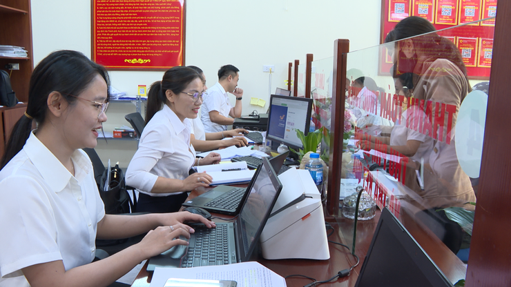 Đồng chí Nguyễn Trung Thuận - Bí thư Đảng ủy, Chủ tịch HĐND xã An Khánh thăm Điểm phục vụ hành chính công- Ảnh 3.