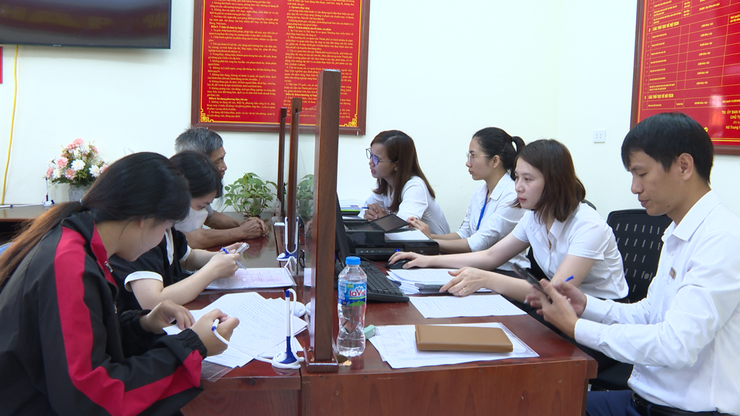 Đồng chí Nguyễn Trung Thuận - Bí thư Đảng ủy, Chủ tịch HĐND xã An Khánh thăm Điểm phục vụ hành chính công- Ảnh 4.