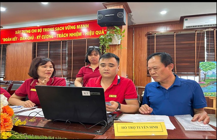 Phường Phương Liệt: Tuyển sinh trực tuyến lớp 1 năm học 2025-2026 trên địa bàn phường, đảm bảo tiến độ.- Ảnh 3.