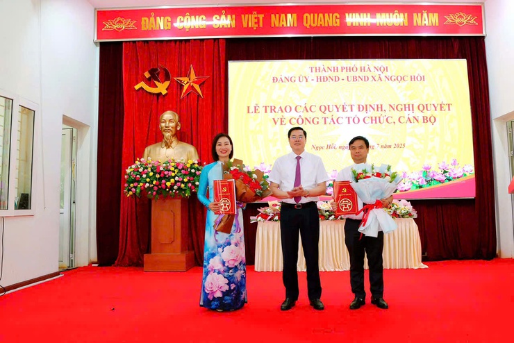  Xã Ngọc Hồi trao các quyết định về công tác tổ chức cán bộ- Ảnh 2.