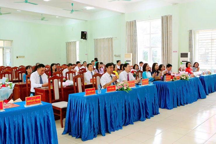  Xã Ngọc Hồi trao các quyết định về công tác tổ chức cán bộ- Ảnh 1.