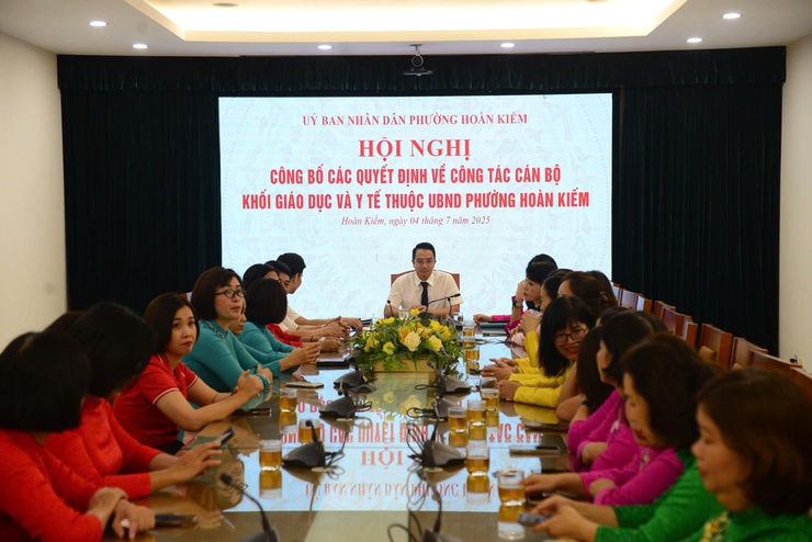 Phường Hoàn Kiếm kiện toàn đội ngũ cán bộ quản lý chủ chốt khối Giáo dục và Y tế- Ảnh 1.