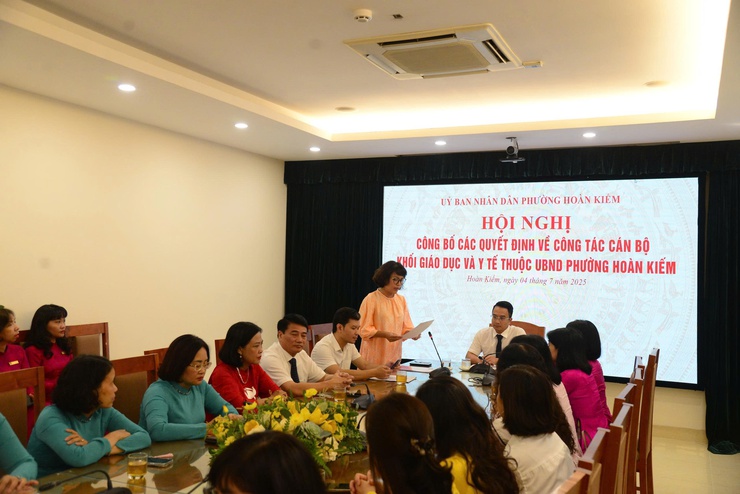 Phường Hoàn Kiếm kiện toàn đội ngũ cán bộ quản lý chủ chốt khối Giáo dục và Y tế- Ảnh 2.