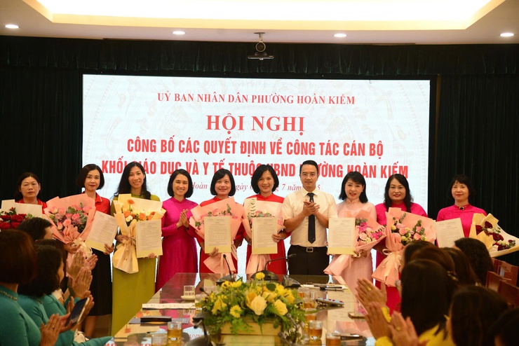 Phường Hoàn Kiếm kiện toàn đội ngũ cán bộ quản lý chủ chốt khối Giáo dục và Y tế- Ảnh 7.