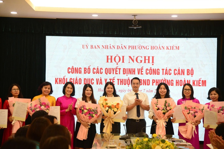 Phường Hoàn Kiếm kiện toàn đội ngũ cán bộ quản lý chủ chốt khối Giáo dục và Y tế- Ảnh 4.