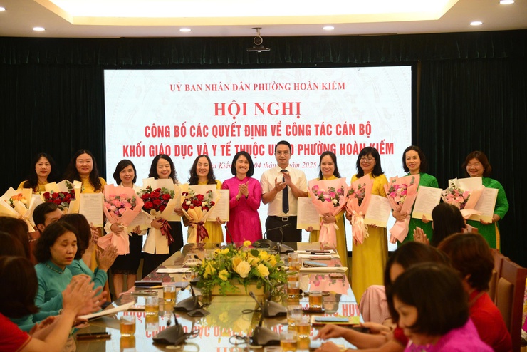 Phường Hoàn Kiếm kiện toàn đội ngũ cán bộ quản lý chủ chốt khối Giáo dục và Y tế- Ảnh 3.