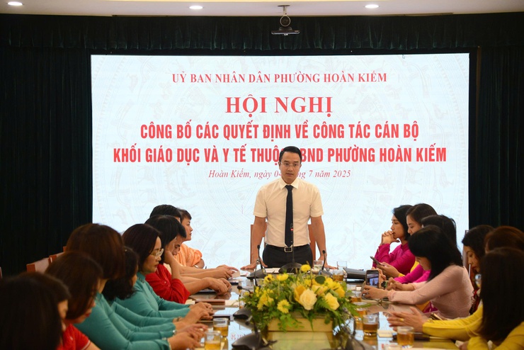Phường Hoàn Kiếm kiện toàn đội ngũ cán bộ quản lý chủ chốt khối Giáo dục và Y tế- Ảnh 9.