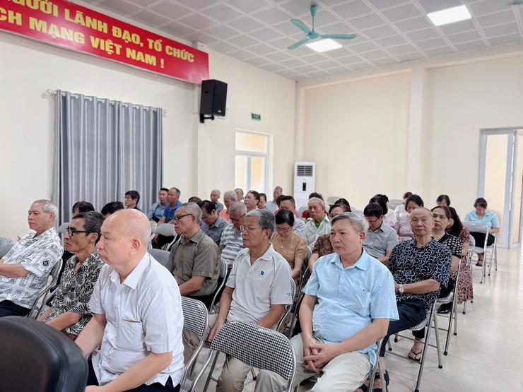 Hơn 200 cử tri phường Tương Mai dự hội nghị trực tuyến đại biểu Quốc hội thành phố Hà Nội - Đơn vị bầu cử số 4 tiếp xúc với cử tri sau kỳ họp thứ 9, Quốc hội khóa XV.- Ảnh 9.