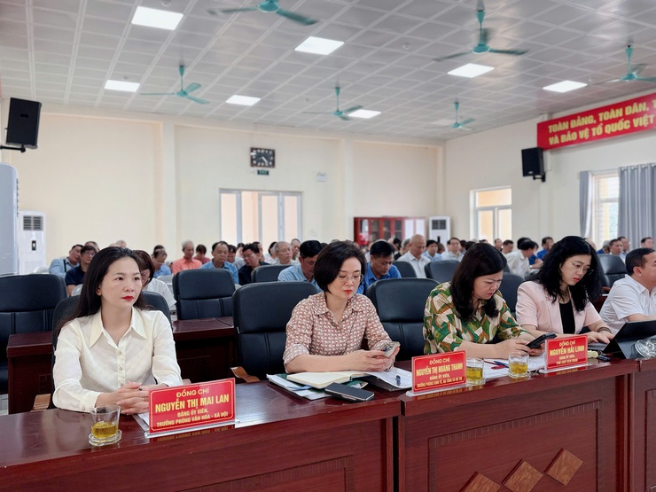 Hơn 200 cử tri phường Tương Mai dự hội nghị trực tuyến đại biểu Quốc hội thành phố Hà Nội - Đơn vị bầu cử số 4 tiếp xúc với cử tri sau kỳ họp thứ 9, Quốc hội khóa XV.- Ảnh 4.