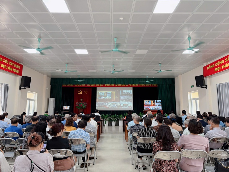 Hơn 200 cử tri phường Tương Mai dự hội nghị trực tuyến đại biểu Quốc hội thành phố Hà Nội - Đơn vị bầu cử số 4 tiếp xúc với cử tri sau kỳ họp thứ 9, Quốc hội khóa XV.- Ảnh 6.
