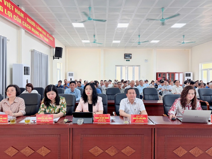 Hơn 200 cử tri phường Tương Mai dự hội nghị trực tuyến đại biểu Quốc hội thành phố Hà Nội - Đơn vị bầu cử số 4 tiếp xúc với cử tri sau kỳ họp thứ 9, Quốc hội khóa XV.- Ảnh 3.