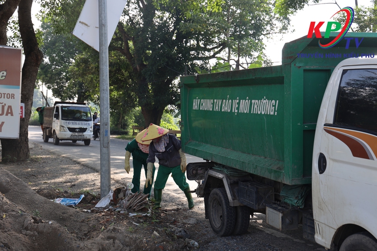 UBND xã Kiều Phú phối hợp ra quân tổng vệ sinh môi trường, xây dựng khu dân cư sáng – xanh – sạch – đẹp- Ảnh 5.