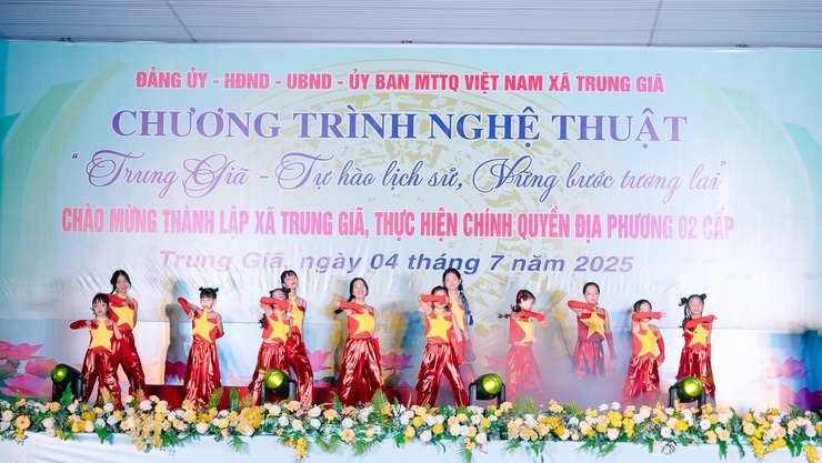 CHƯƠNG TRÌNH NGHỆ THUẬT CHÀO MỪNG THÀNH LẬP XÃ TRUNG GIÃ- Ảnh 5.