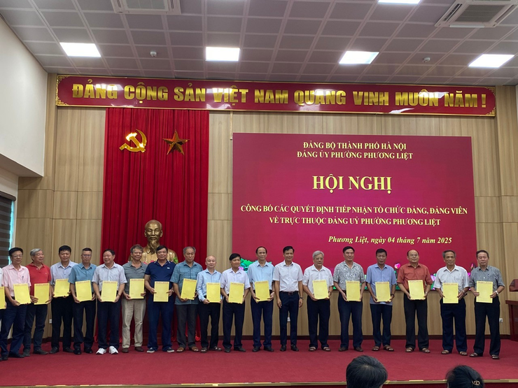 Đảng ủy, HĐND, UBND, Ủy ban MTTQVN phường Phương Liệt tổ chức Hội nghị công bố các Quyết định tiếp nhận tổ chức đảng, đảng viên- Ảnh 5.