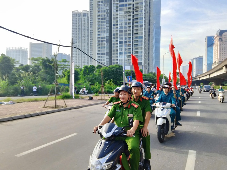 Lãnh đạo phường Cầu Giấy kiểm tra và tham gia công tác tổng vệ sinh môi trường- Ảnh 7.