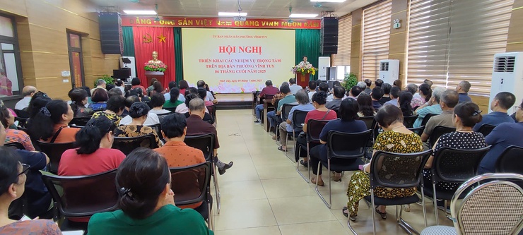 Phường Vĩnh Tuy tổ chức hội nghị triển khai nhiệm  vụ trọng tâm 06 tháng cuối năm trên địa bàn phường- Ảnh 1.