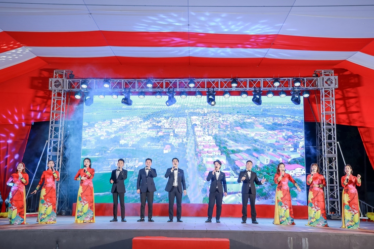 XÃ THƯ LÂM  TỔ CHỨC CHƯƠNG TRÌNH NGHỆ THUẬT VỚI CHỦ ĐỀ “SÁNG MÃI NIỀM TIN THEO ĐẢNG” CHÀO MỪNG NGÀY THÀNH LẬP XÃ THƯ LÂM, NGÀY 01/7/2025.- Ảnh 9.