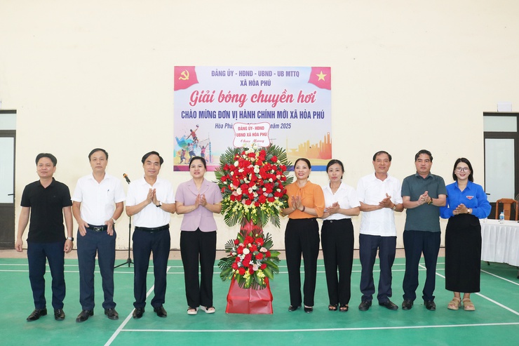 Xã Hòa Phú: Tổ chức thành công Giải bóng chuyền hơi năm 2025- Ảnh 1.