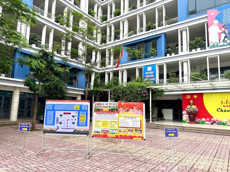 Khí thế tích cực từ những ngày đầu tuyển sinh trực tuyến năm học 2025 - 2026 tại phường Đống Đa- Ảnh 5.