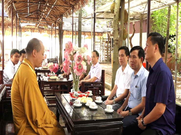 Các đồng chí lãnh đạo xã Hương Sơn thăm các cơ sở tôn giáo trên địa bàn- Ảnh 2.