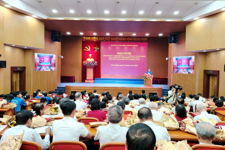 Hội nghị công bố quyết định tiếp nhận và thành lập tổ chức Đảng trực thuộc, phát động phong trào “Bình dân học vụ số”- Ảnh 1.