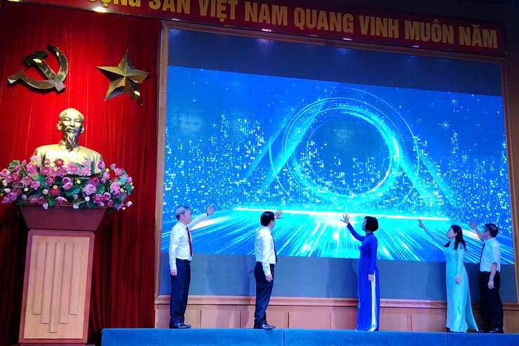 Hội nghị công bố quyết định tiếp nhận và thành lập tổ chức Đảng trực thuộc, phát động phong trào “Bình dân học vụ số”- Ảnh 9.