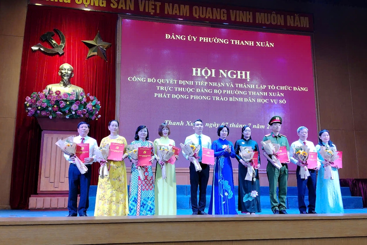 Hội nghị công bố quyết định tiếp nhận và thành lập tổ chức Đảng trực thuộc, phát động phong trào “Bình dân học vụ số”- Ảnh 2.