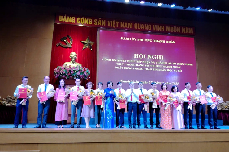 Hội nghị công bố quyết định tiếp nhận và thành lập tổ chức Đảng trực thuộc, phát động phong trào “Bình dân học vụ số”- Ảnh 3.