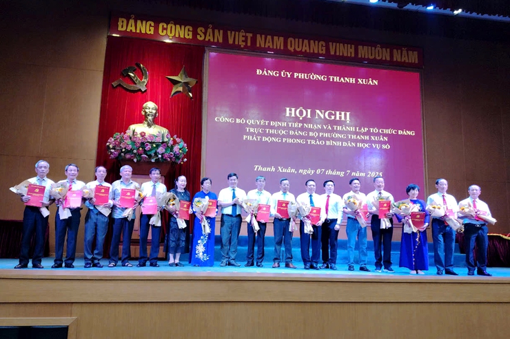 Hội nghị công bố quyết định tiếp nhận và thành lập tổ chức Đảng trực thuộc, phát động phong trào “Bình dân học vụ số”- Ảnh 4.