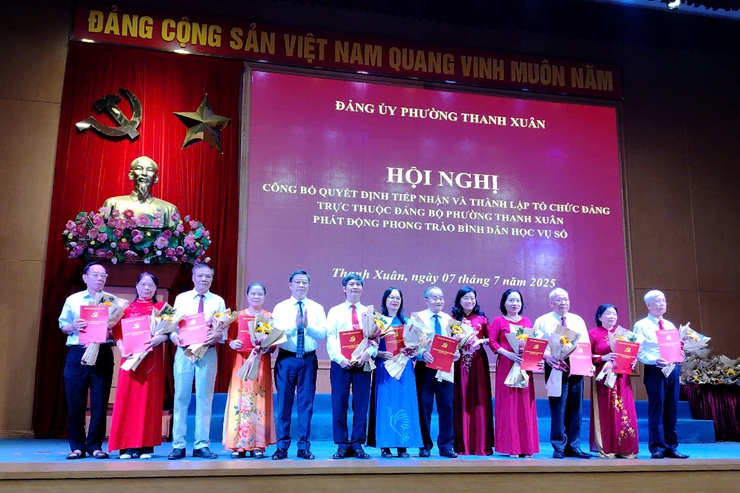 Hội nghị công bố quyết định tiếp nhận và thành lập tổ chức Đảng trực thuộc, phát động phong trào “Bình dân học vụ số”- Ảnh 5.