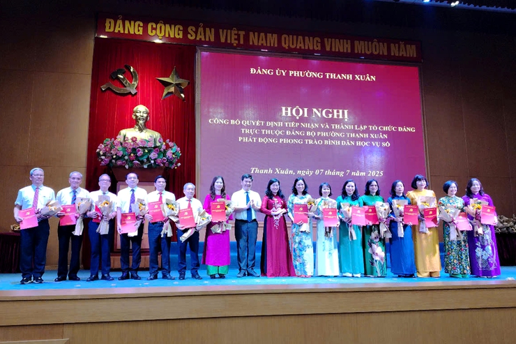 Hội nghị công bố quyết định tiếp nhận và thành lập tổ chức Đảng trực thuộc, phát động phong trào “Bình dân học vụ số”- Ảnh 7.