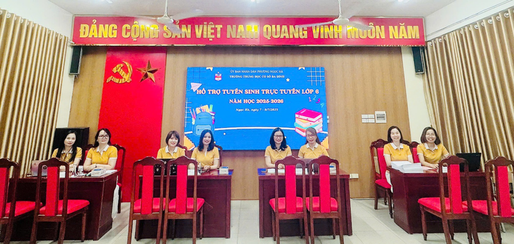 Không khí ngày đầu tuyển sinh trực tuyến vào lớp 6 năm học 2025-2026 tại phường Ngọc Hà- Ảnh 2.