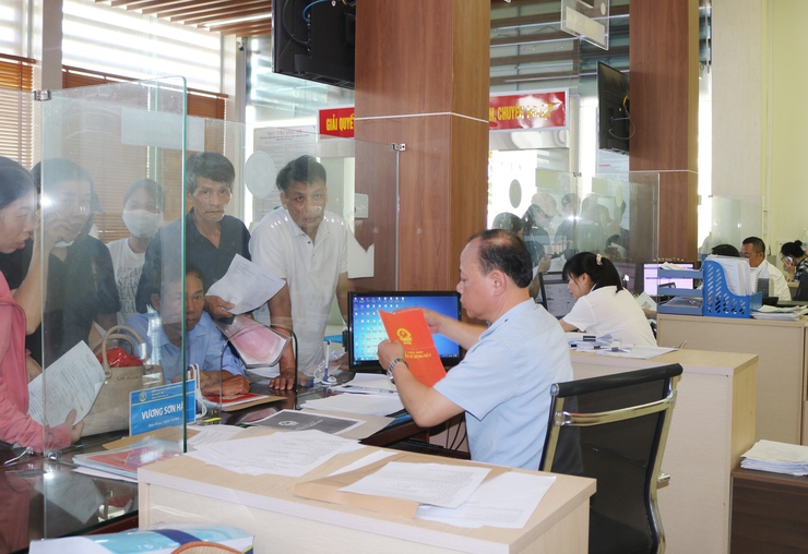 Xã Quốc Oai nỗ lực nâng cao sự hài lòng của người dân đối với dịch vụ hành chính công- Ảnh 3.