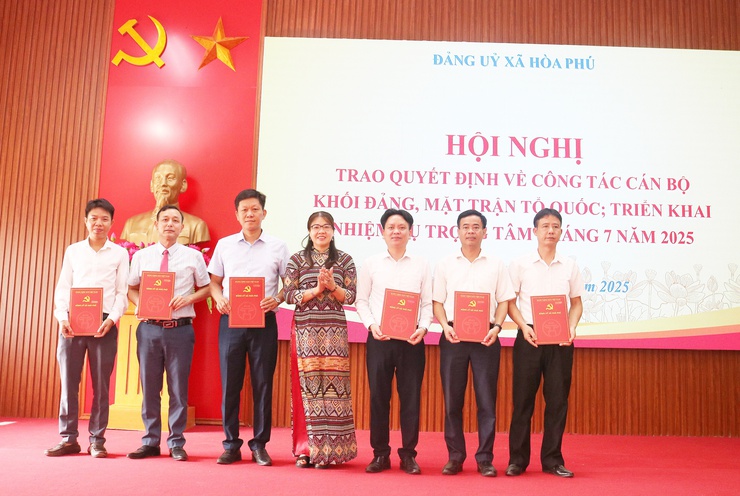Hội nghị công bố, trao các quyết định về công tác tổ chức cán bộ khối Đảng, MTTQ và triển khai một số nhiệm vụ trọng tâm- Ảnh 3.